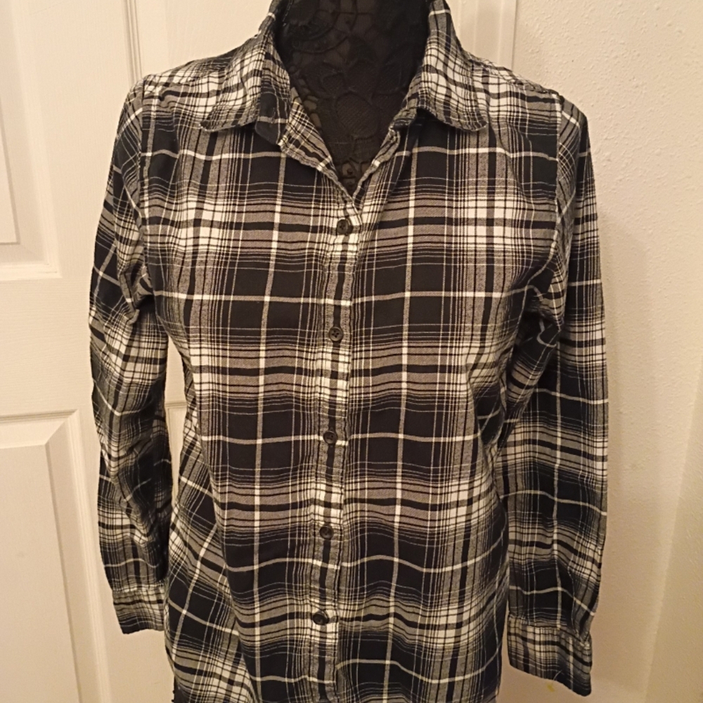 Amazon Essentials  Dark Plaid Button Down Shirt